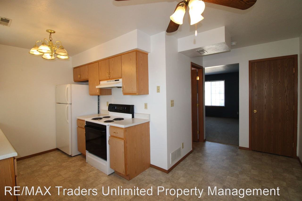 100-106/200-206 Highview Court - Photo 3 of 13