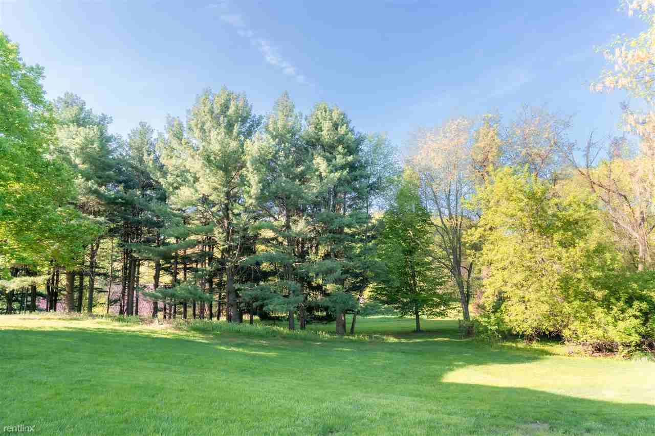 Pinewood Glen Apartments 4139 Valley Ridge Dr, Westwood, MI 49006