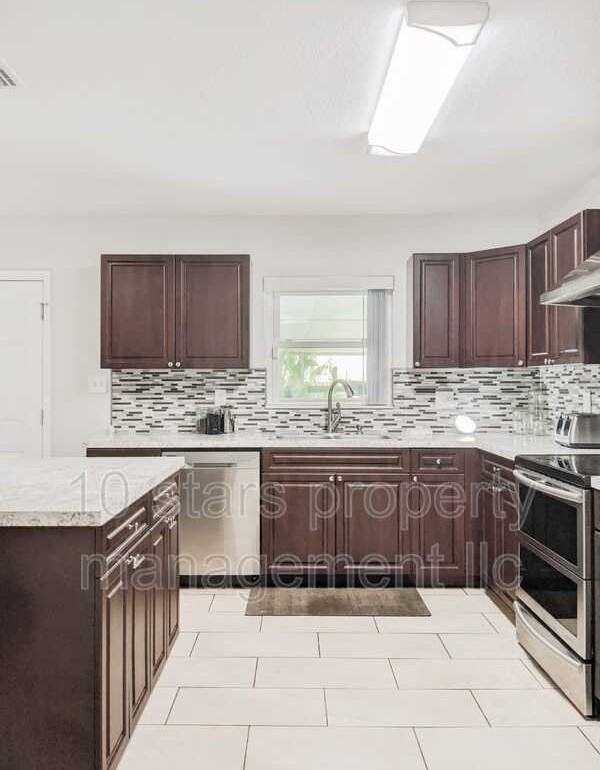 1001 W La Salle St - Photo 3 of 27