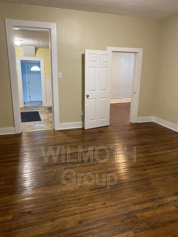 423 S Main St - Photo 3 of 10