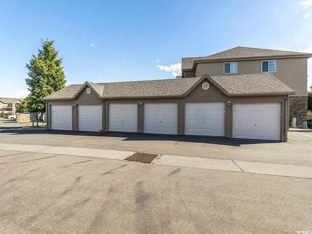 1656 Westbury Way #G - Photo 3 of 32