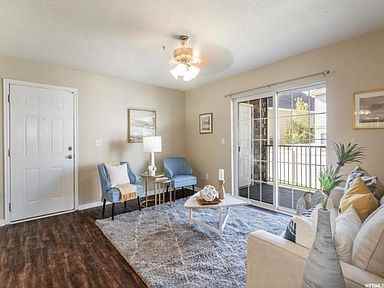 1656 Westbury Way #G - Photo 7 of 32