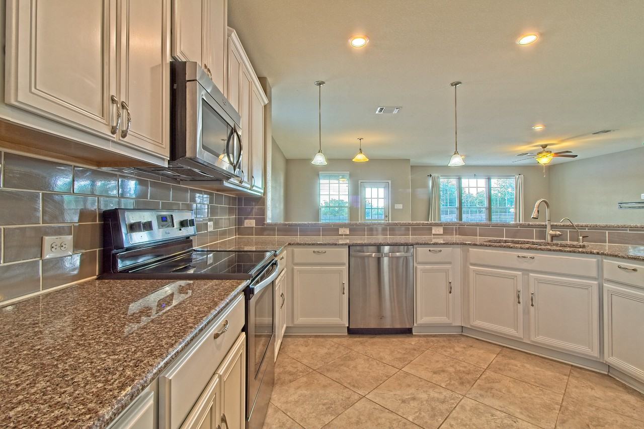 31443 Kingsway Rd - Photo 3 of 30