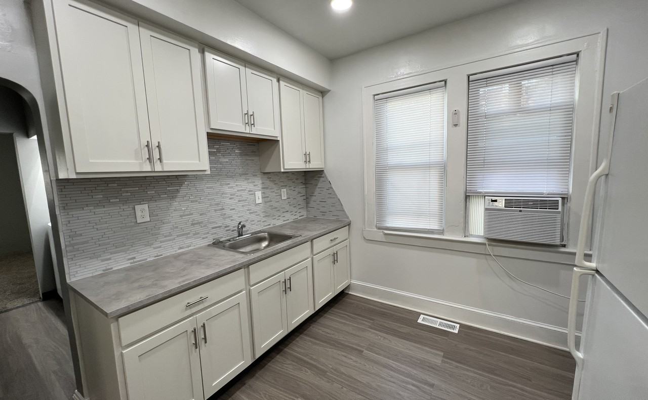 12228 Fairview Ct - Photo 3 of 8