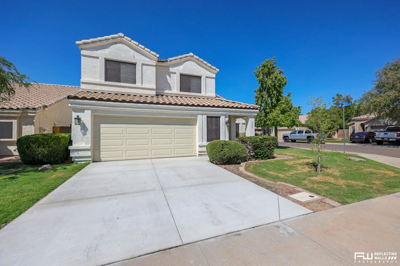 2238 E Bel Air Ln - Photo 3 of 50