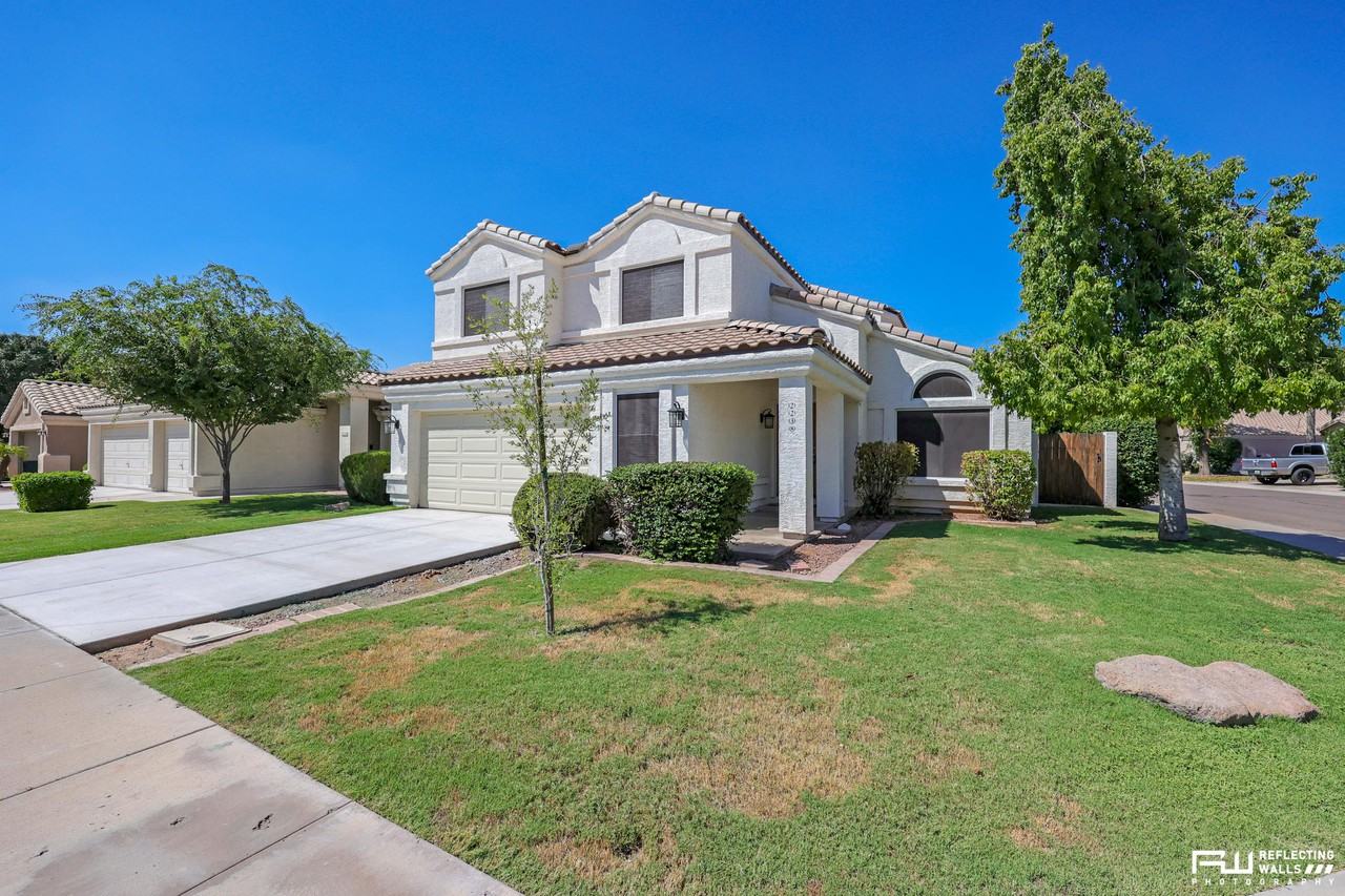 2238 E Bel Air Ln - Photo 4 of 50