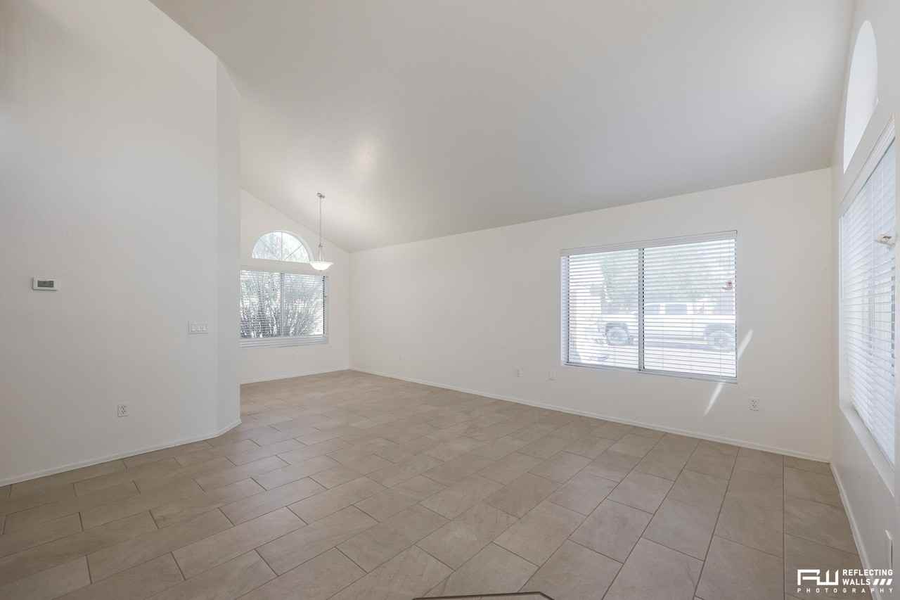2238 E Bel Air Ln - Photo 5 of 50