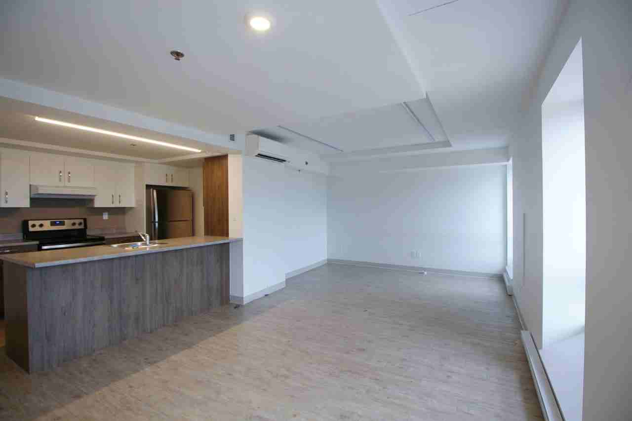 1795G Rue Berri #B702