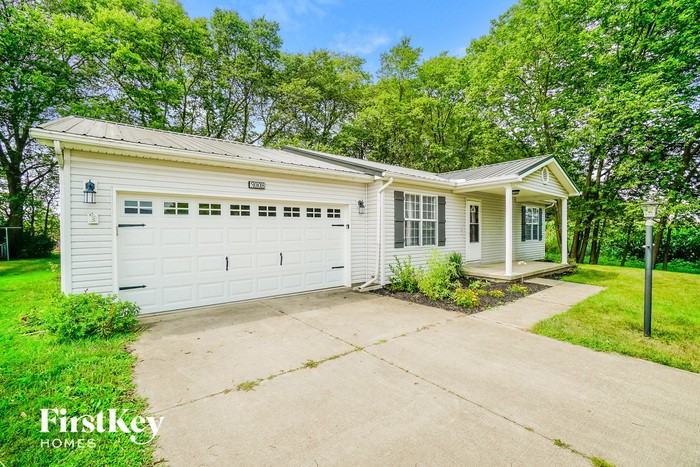 5008 Lee Rd - Photo 2 of 15