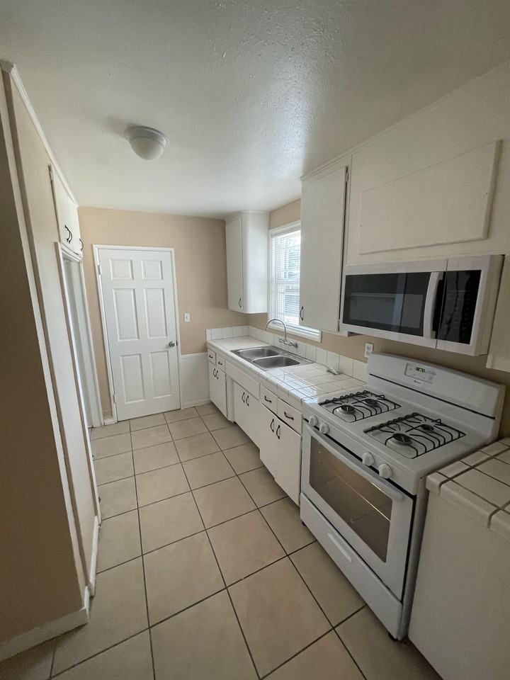 9635 Estacia Ct #1 - Photo 5 of 12