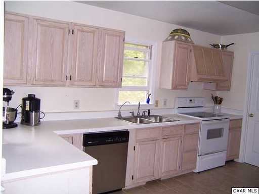 113 Wendover Ln - Photo 3 of 10