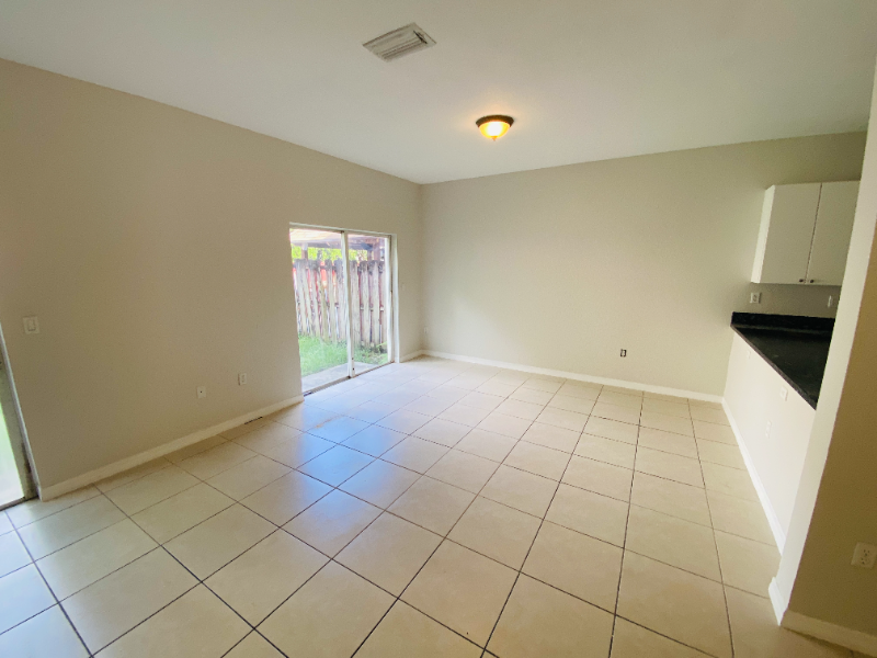 4947 Sw 135th Way - Photo 3 of 17