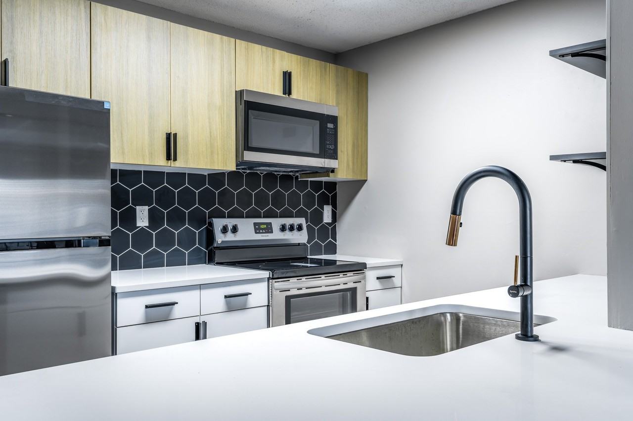 The Luxe of Southaven - Photo 2 of 33