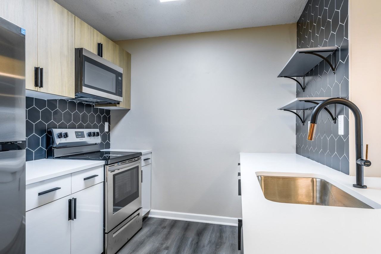 The Luxe of Southaven - Photo 3 of 33