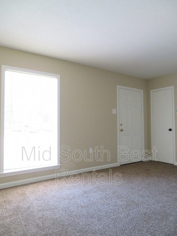 860 Northaven Drive - Photo 2 of 8