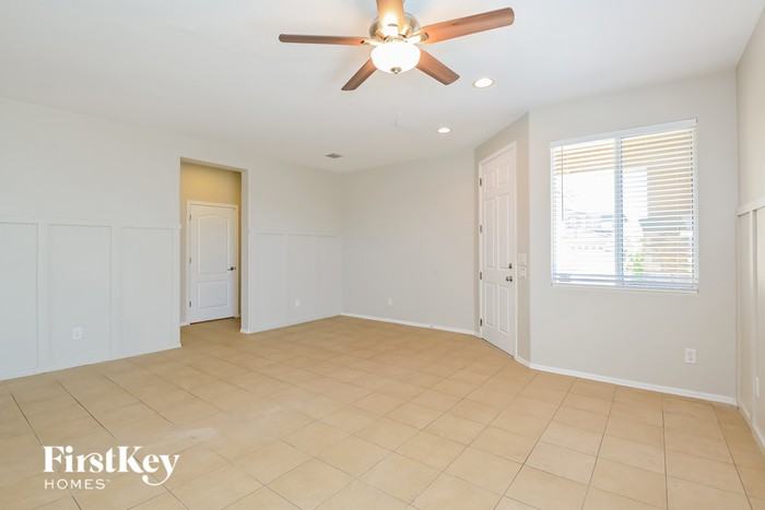 1332 S Woodbine Ln - Photo 2 of 15