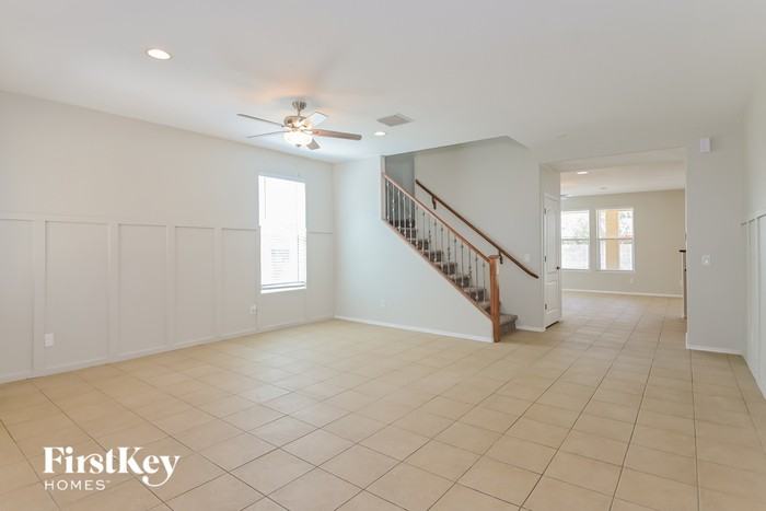 1332 S Woodbine Ln - Photo 3 of 15
