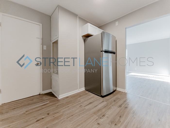 9834 Lawnview Dr - Photo 3 of 25