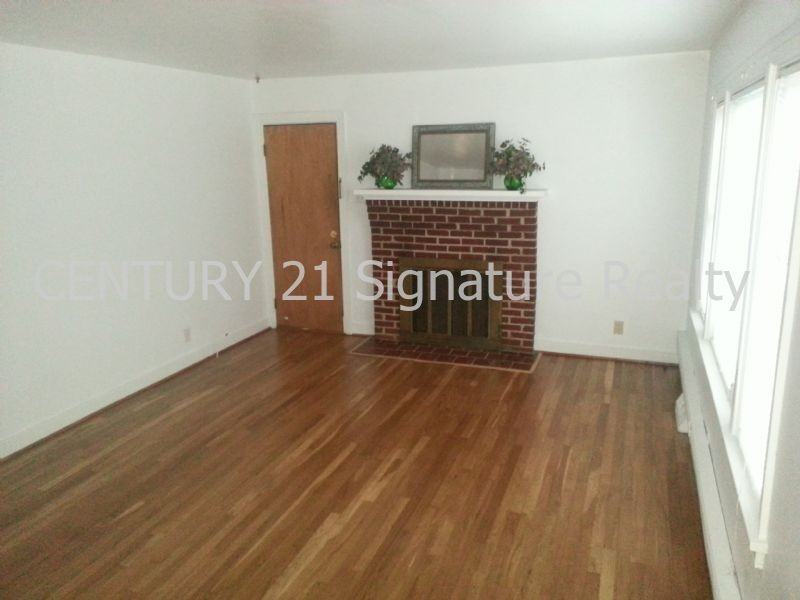 1054 Leicester Rd - Photo 3 of 10