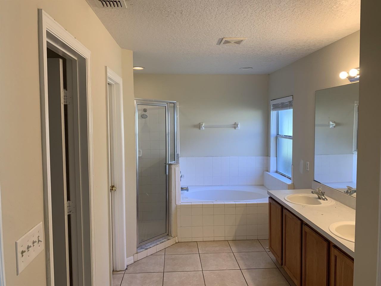 145 Southampton Dr #1 - Photo 5 of 10