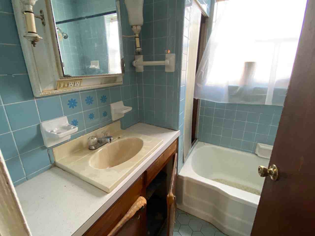 502 64th St #1 - Photo 3 of 24