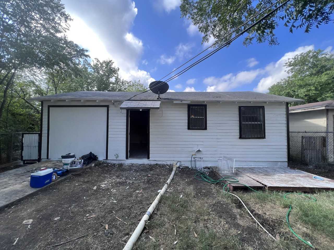 132 Blueridge, San Antonio, TX 78207, USA - 2 unit Rentals | Zumper