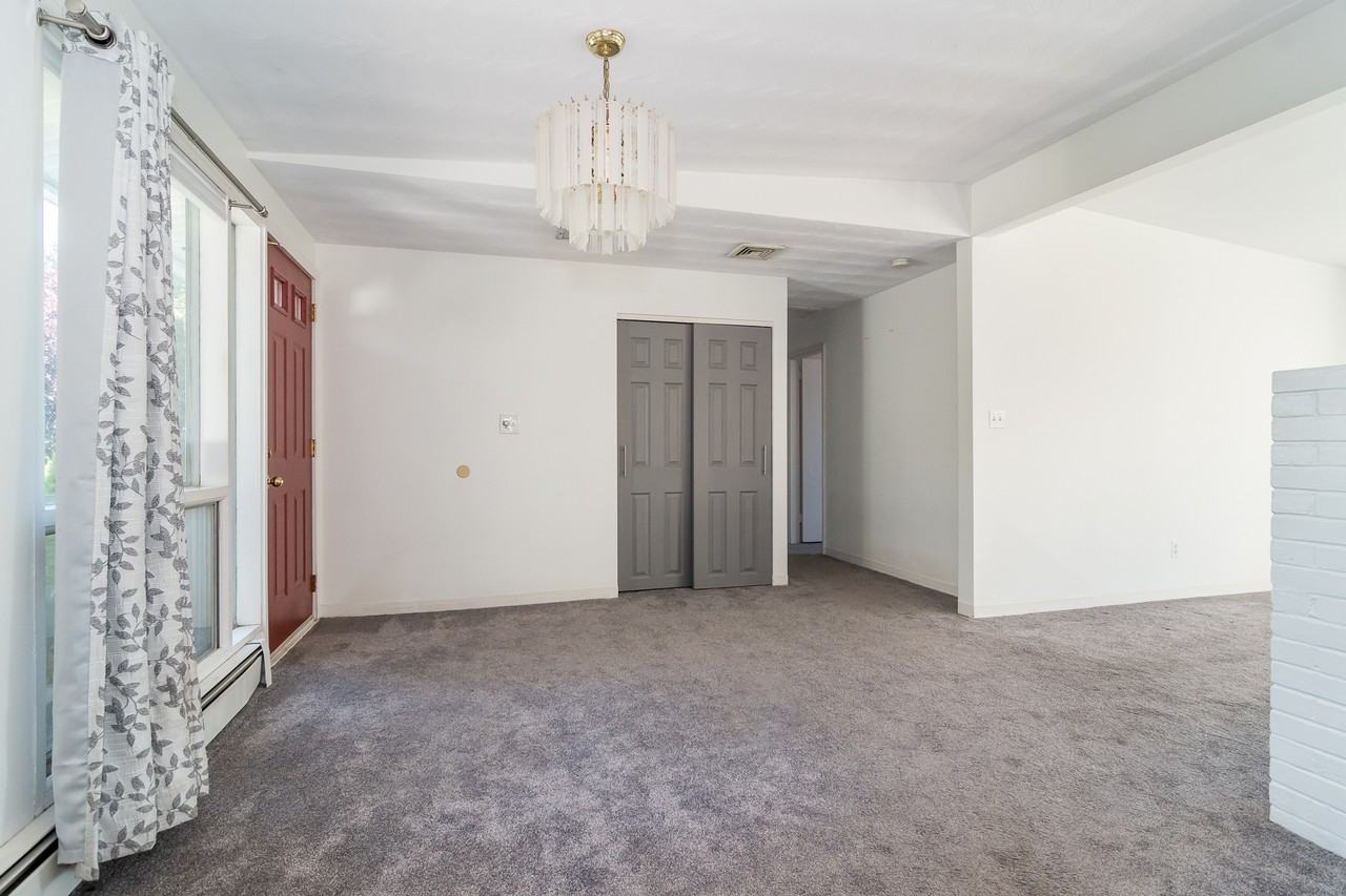 14 Rosslare Rd #1 - Photo 5 of 19