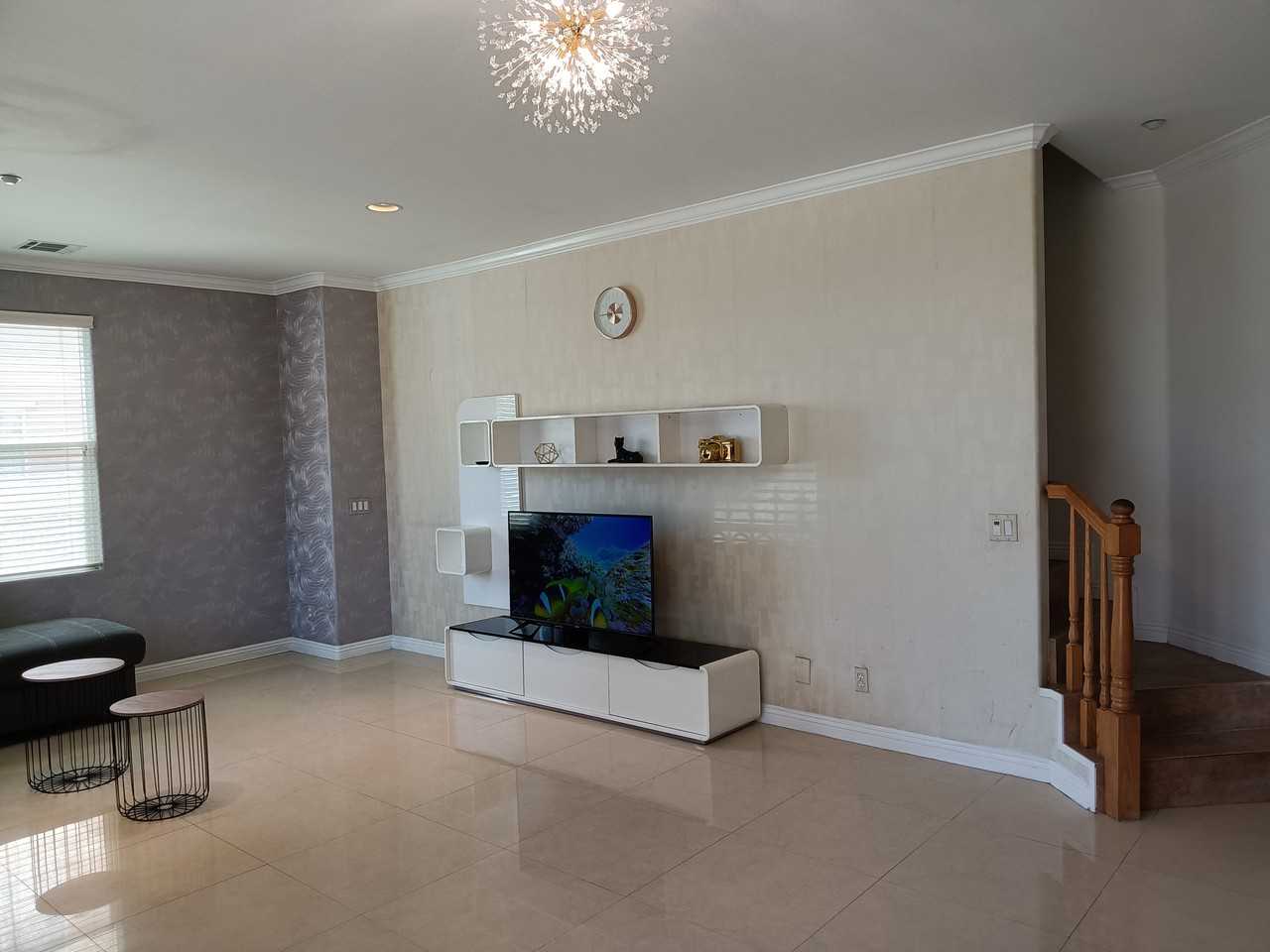 Convenient location! - Photo 2 of 21
