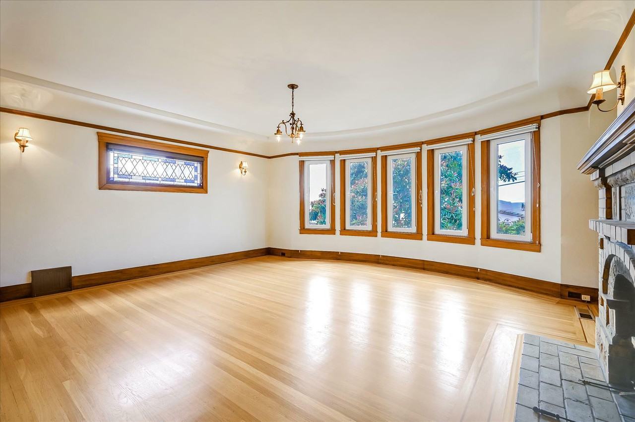 2430 18th Ave - Photo 3 of 24