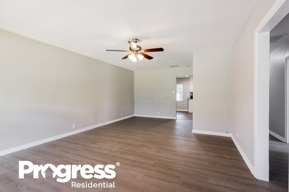 6215 Schevers St - Photo 3 of 16