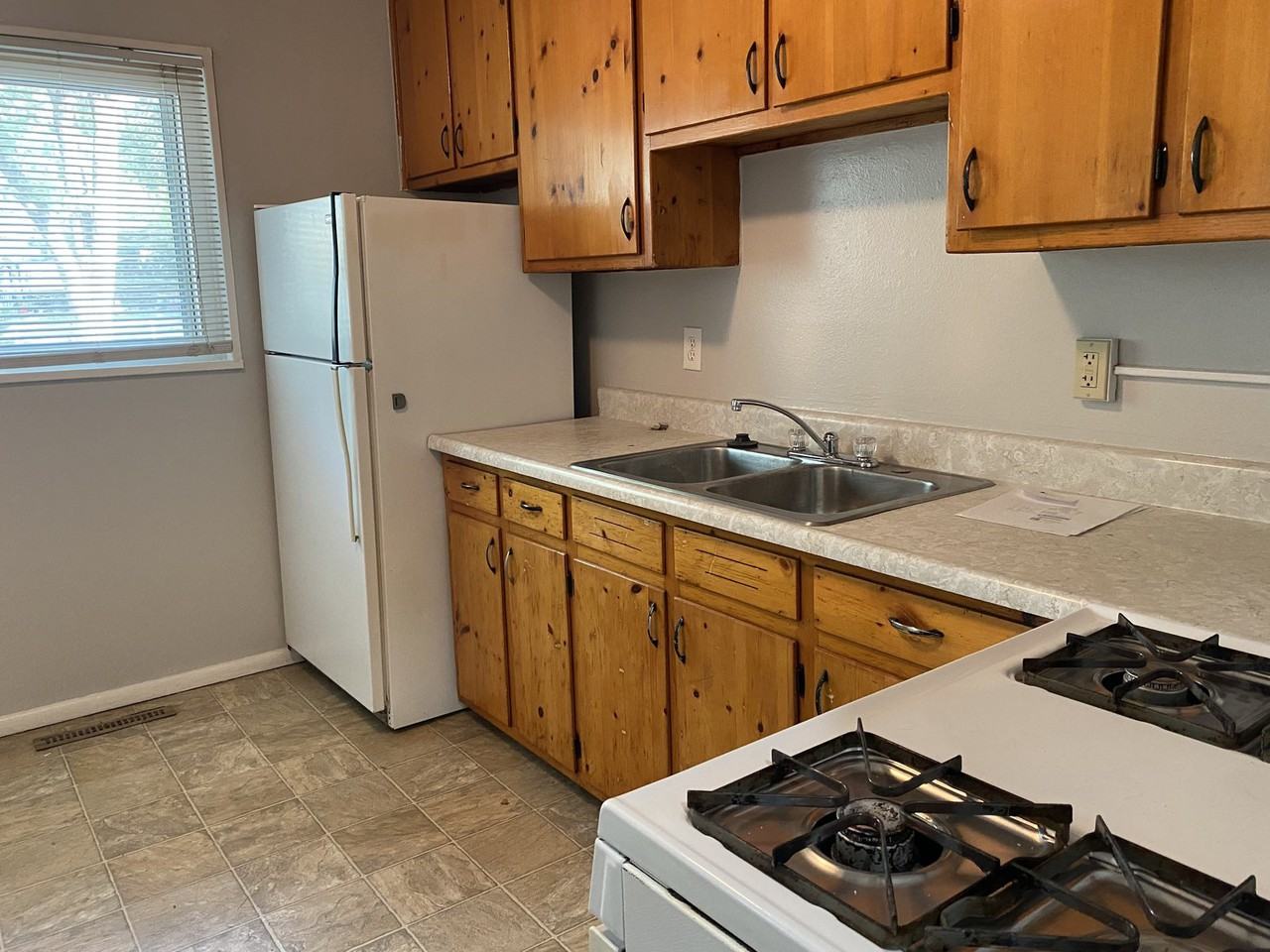 3132 Illinois Avenue - Photo 4 of 9