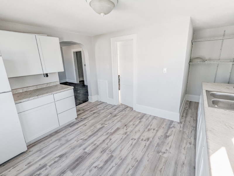 337 1/2 Elm St - Photo 3 of 8