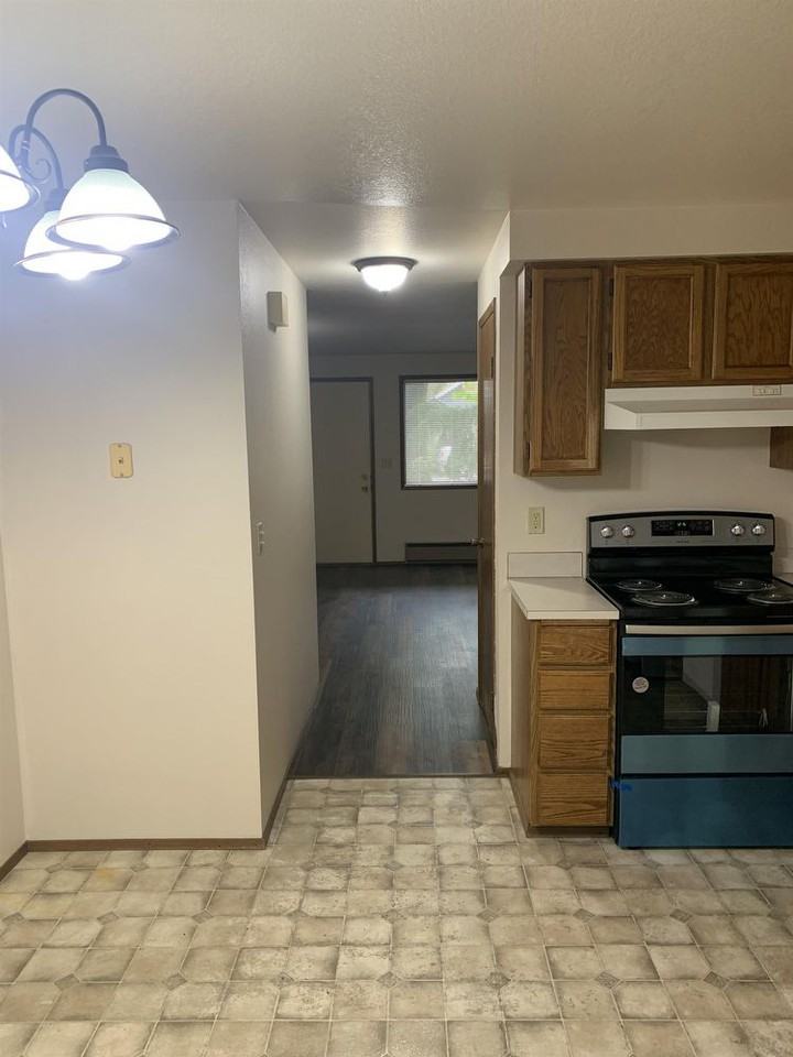 La Villa Apartments - 305-14th - Photo 2 of 16