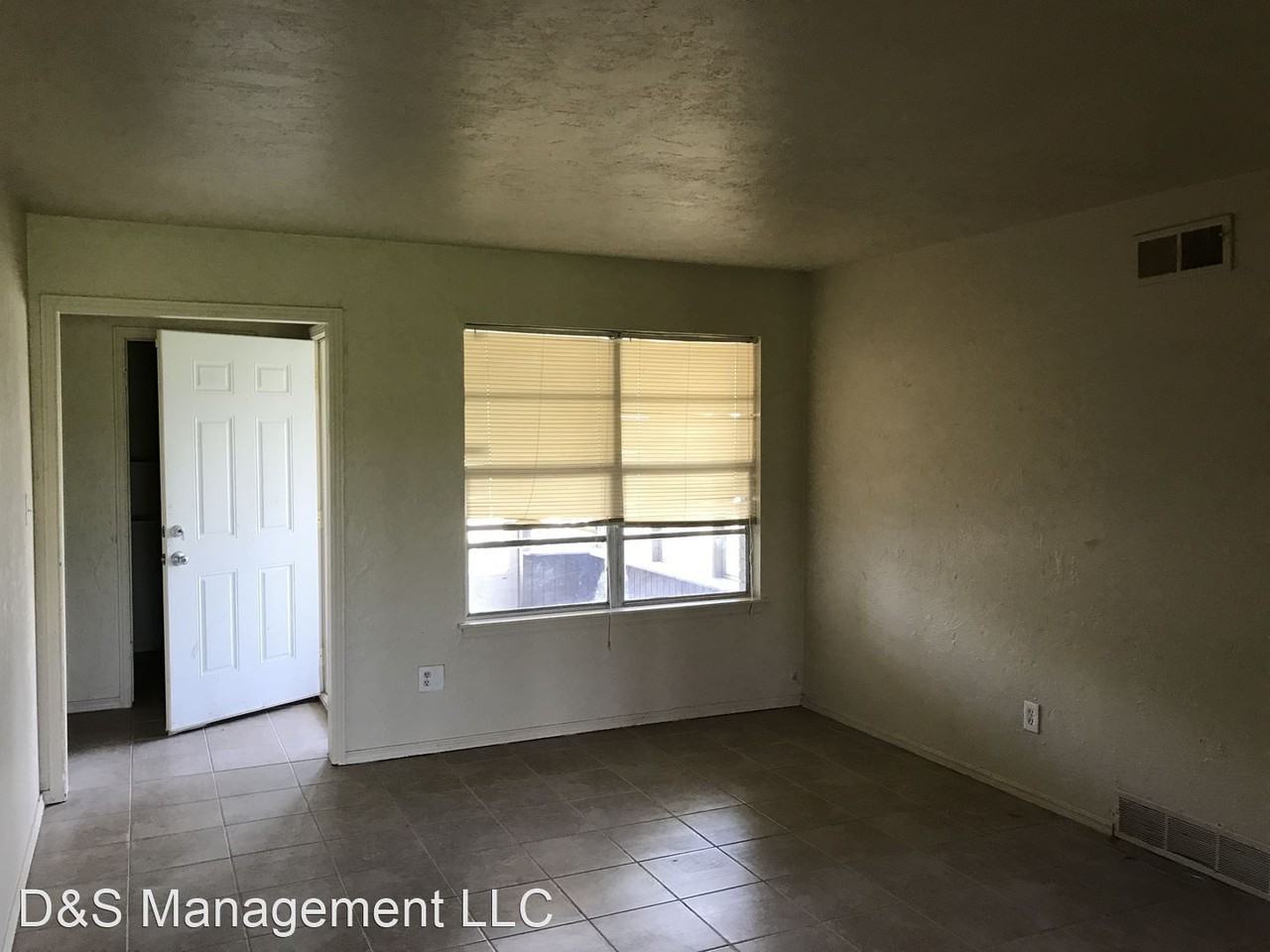 1125 Sw 67th St - Photo 3 of 9