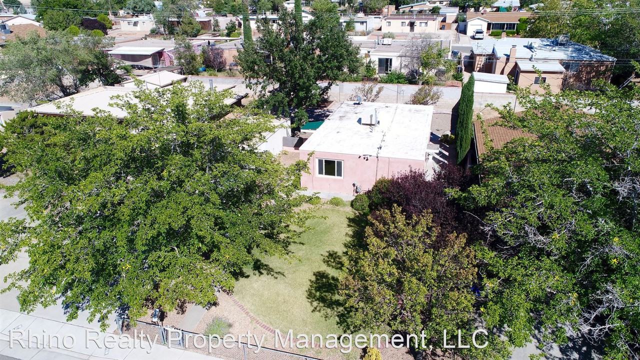 3042 Quincy St Ne - Photo 2 of 19