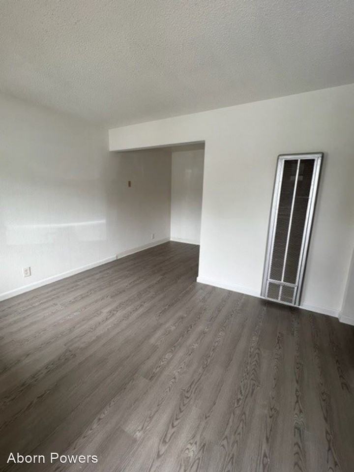 2807 & 2813 Manor Drive - Photo 2 of 6