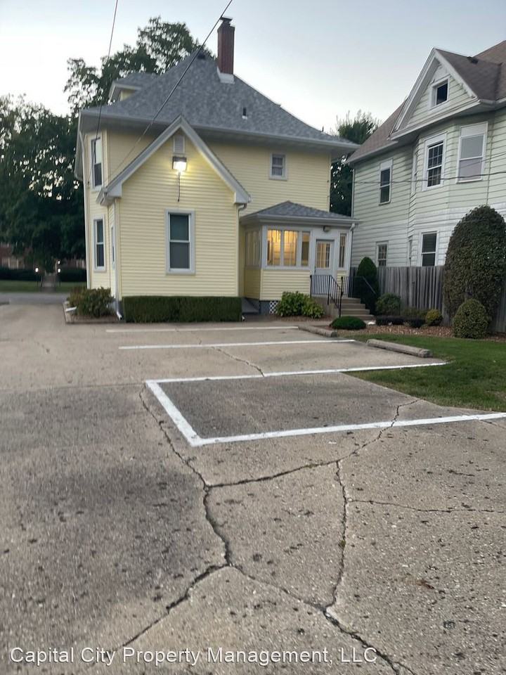 914 S 2nd - Photo 2 of 8