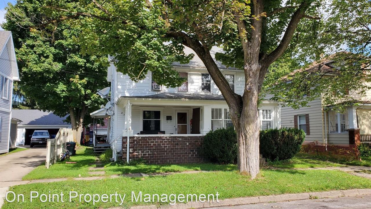213 - 213 1/2 East Oak Street - Photo 2 of 2
