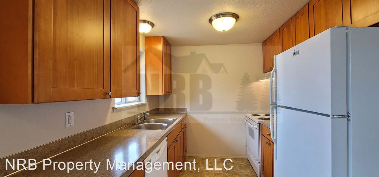 16912 B St E - Photo 2 of 30