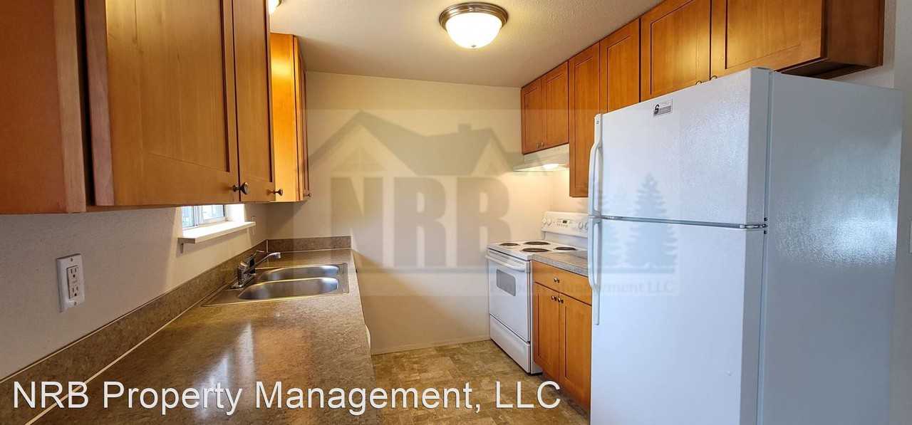 16912 B St E - Photo 3 of 30