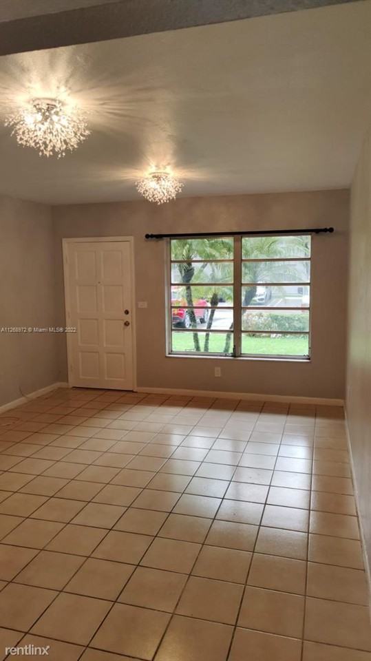 9463 Sw 174th St #9463 - Photo 3 of 6