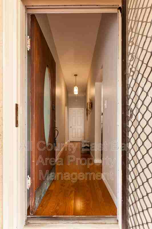 1535 Pomona St - Photo 3 of 17