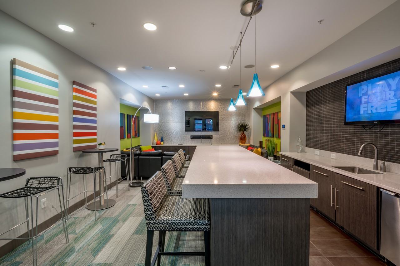 930 W 10th St #1228GREEN - Photo 6 of 10