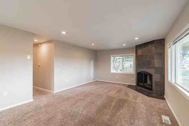 17244 Harris Ln Se - Photo 3 of 20