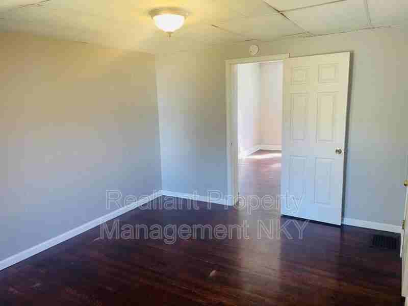 623 8th Ave - Photo 2 of 10