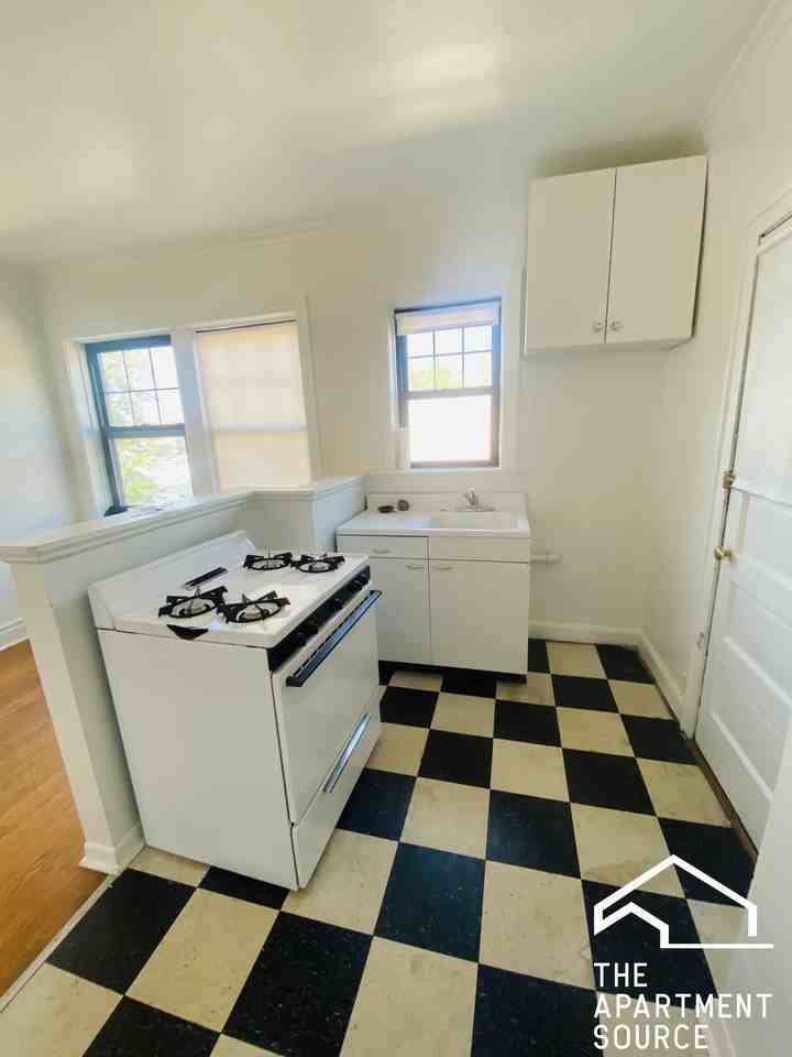 3252 Maple Ave #3B - Photo 3 of 10