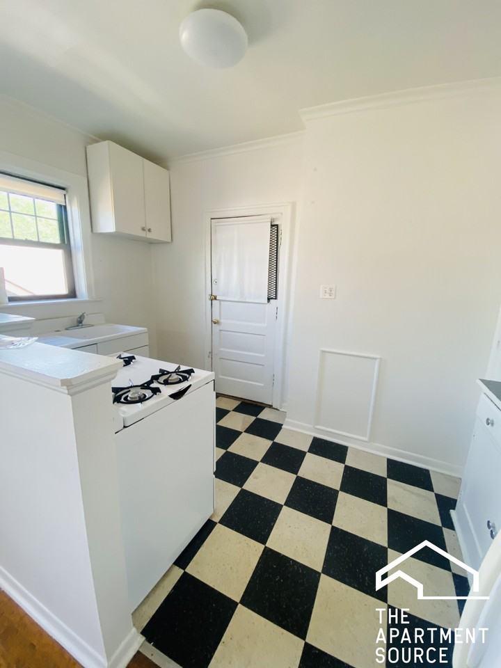 3252 Maple Ave #3B - Photo 4 of 10