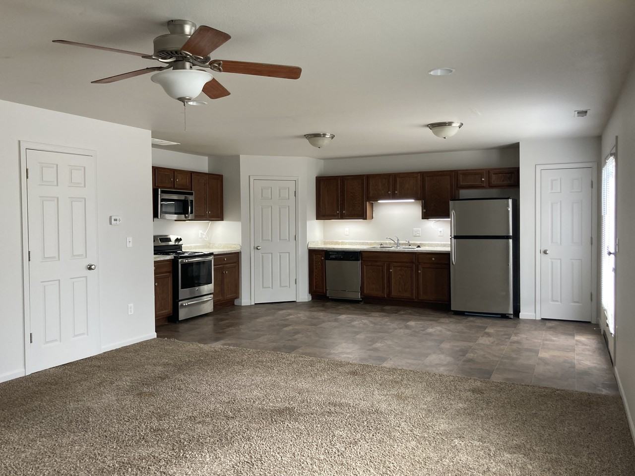 3606 9th Ave Ne - Photo 2 of 8