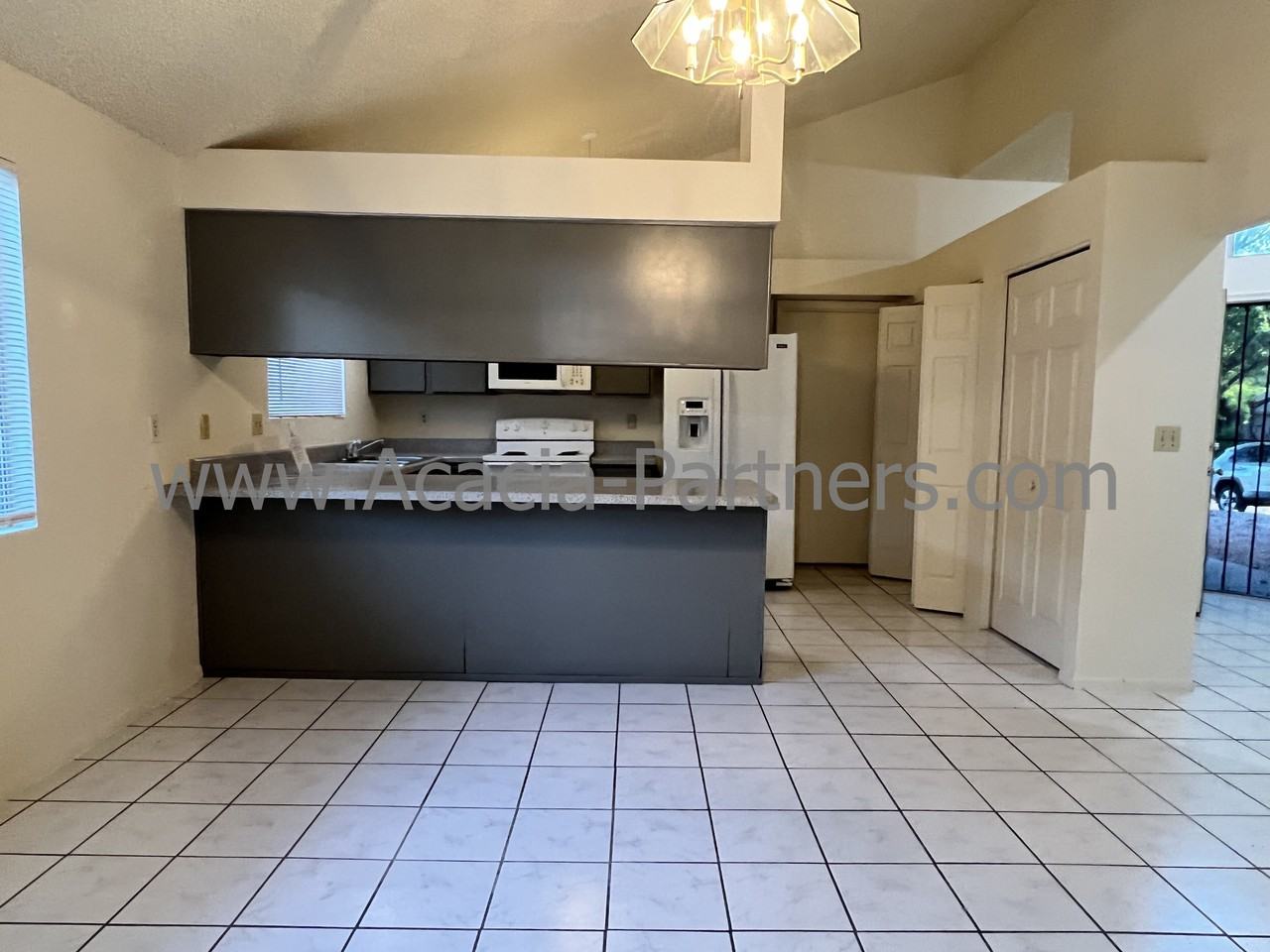 2912 W Yorkshire St - Photo 3 of 15