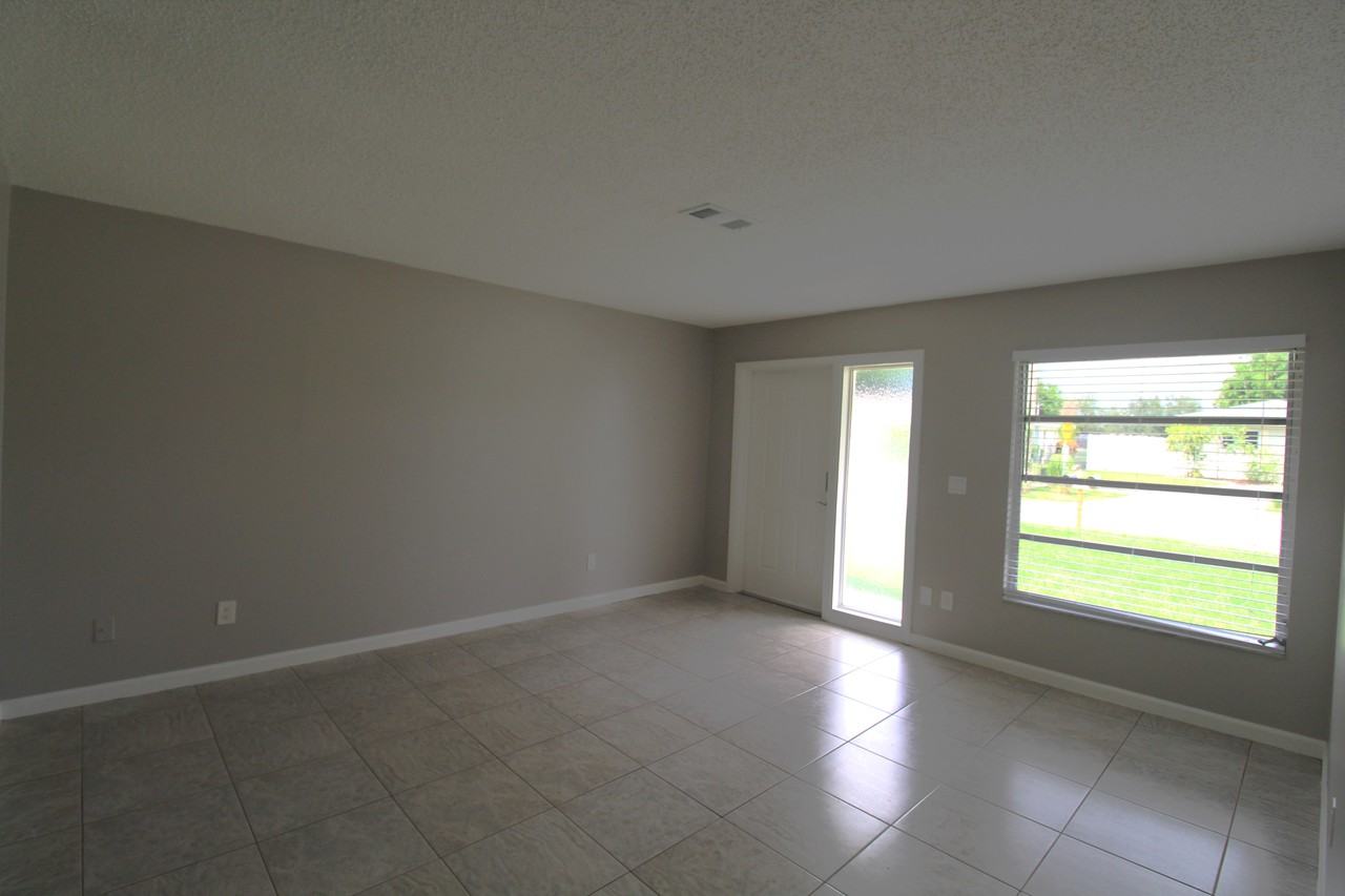 470 Briarwood Rd - Photo 3 of 14